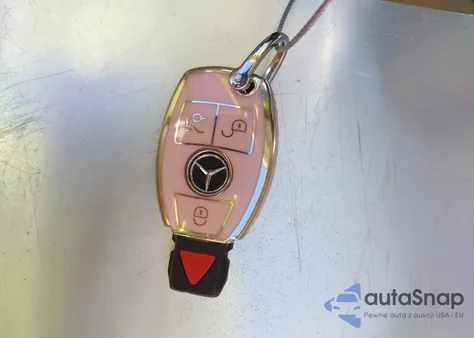 2015 Mercedes-Benz C 300 Luxury 4Matic z USA, uszkodzony, nr VIN 55SWF4KB4FU035020